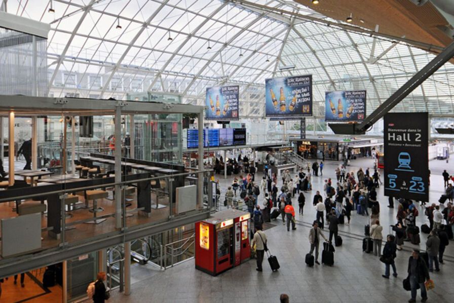 Une halle ferroviaire - Paris Gare de Lyon